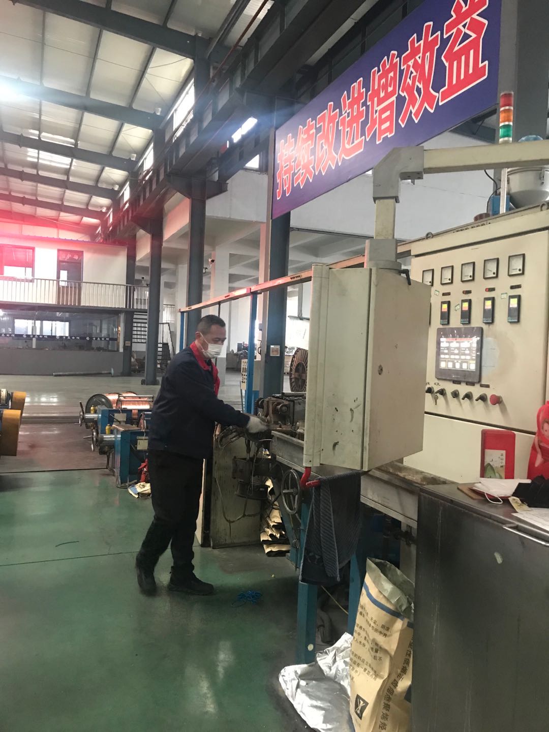 半島電纜：一手抓疫情防控，一手抓復(fù)工復(fù)產(chǎn)，內(nèi)外兼顧，眾志成城.jpg